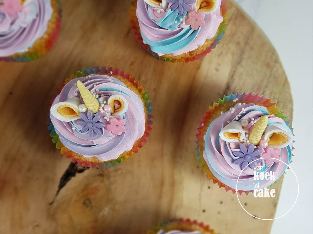 Unicorn drip cake en cupcakes roze paar - Bestellen Vlissingen Middelburg Oost-Souburg Zeeland