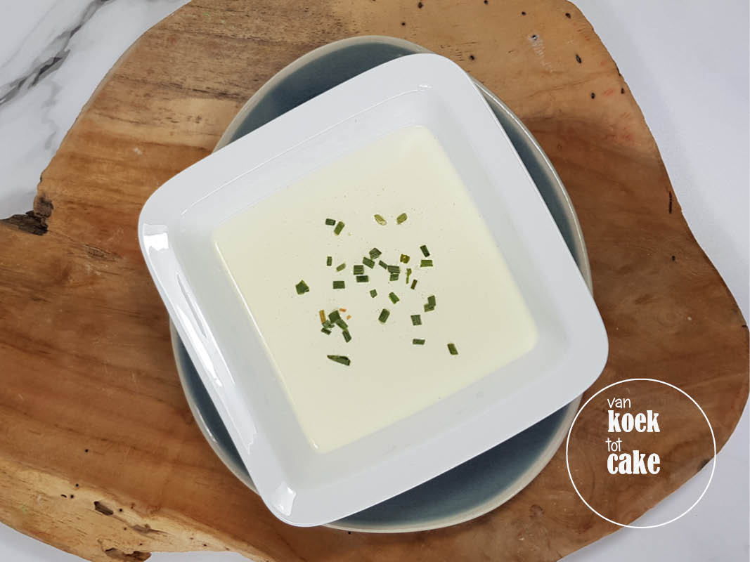 Coronaproof soep Knoflooksoep Hét recept om mensen op afstand te houden óf juist nu te eten nu je eenzaam en alleen bent!